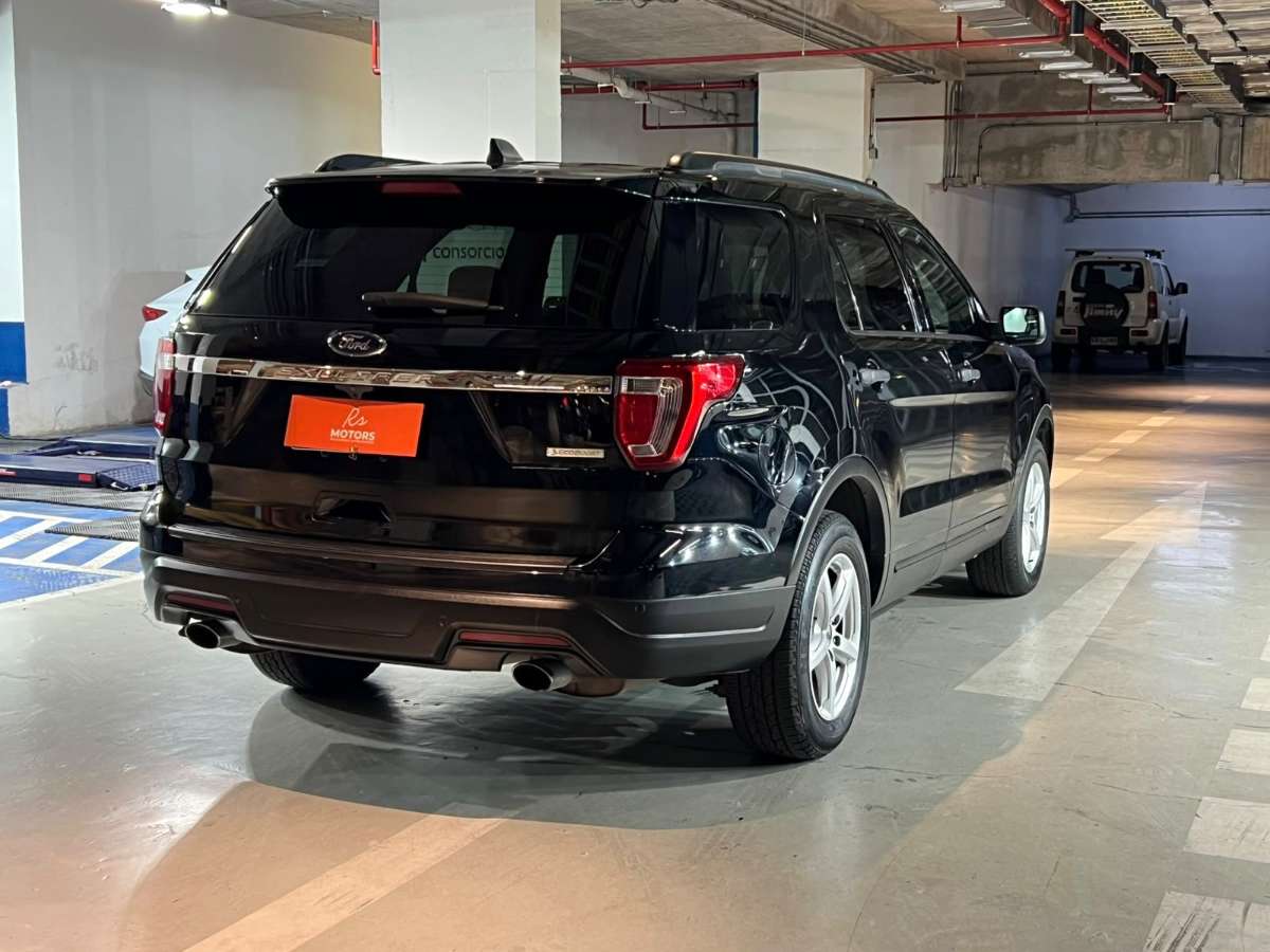 Ford Explorer — foto 4 de 21
