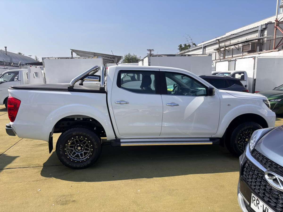 Nissan Navara D Cab — foto 4 de 8