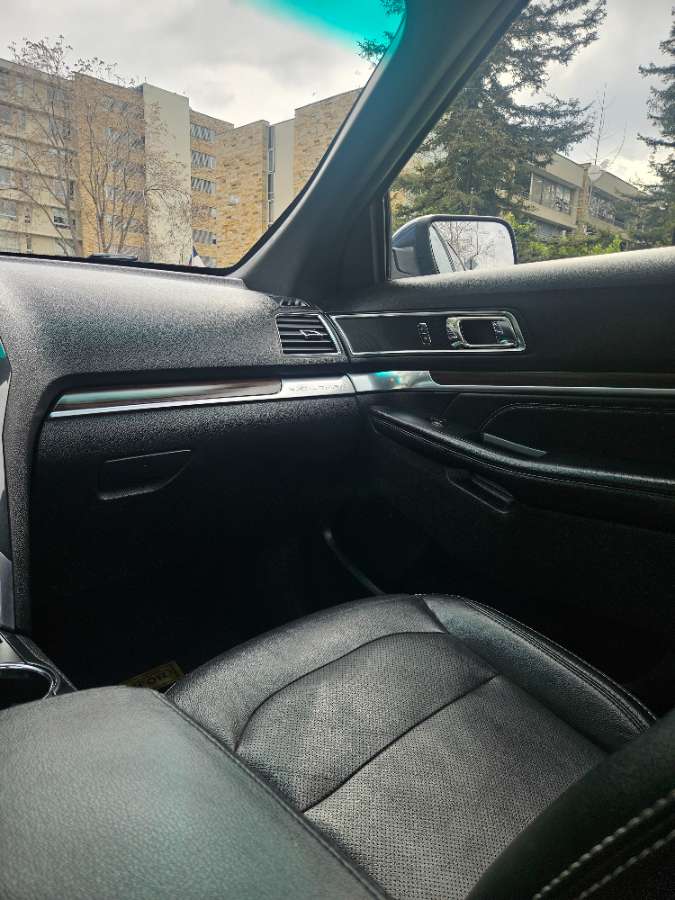 Ford Explorer — foto 18 de 23