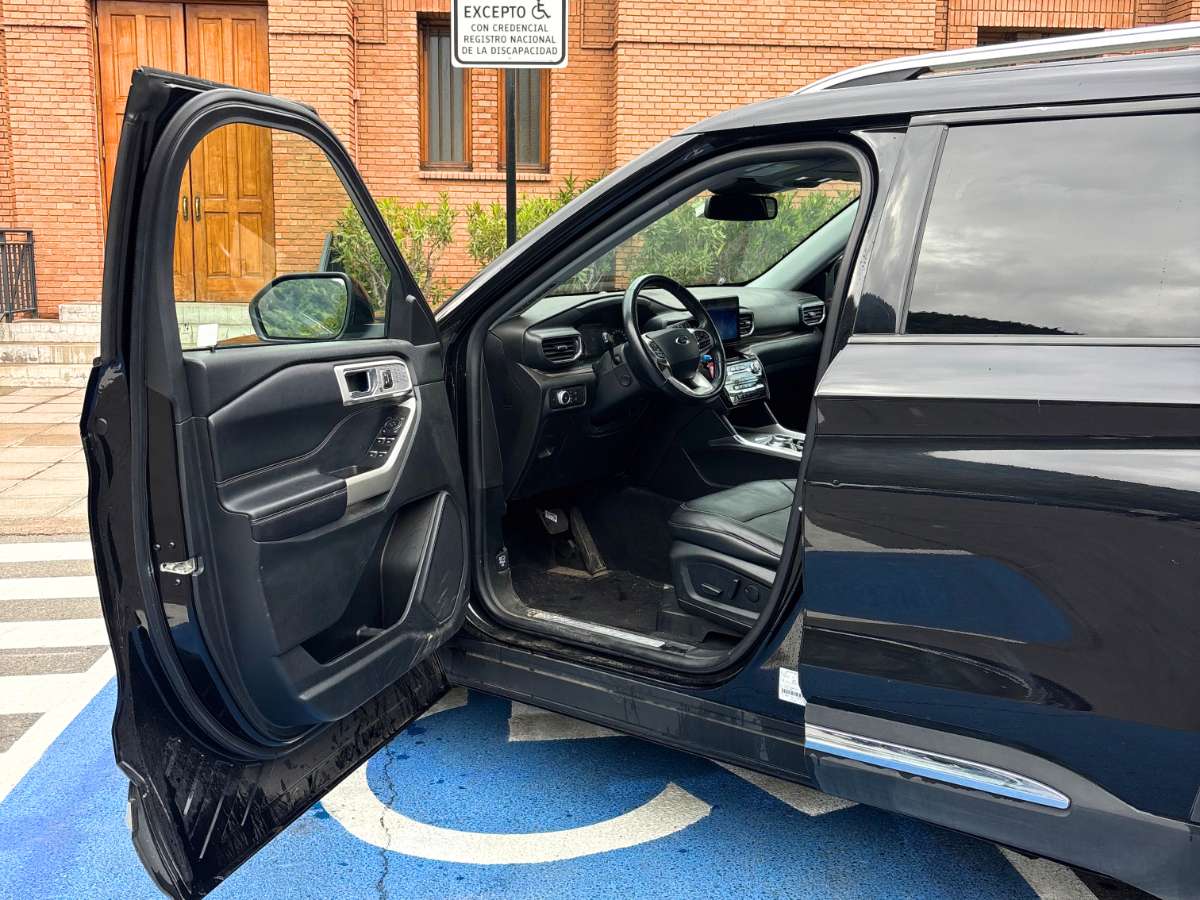 Ford Explorer — foto 6 de 9