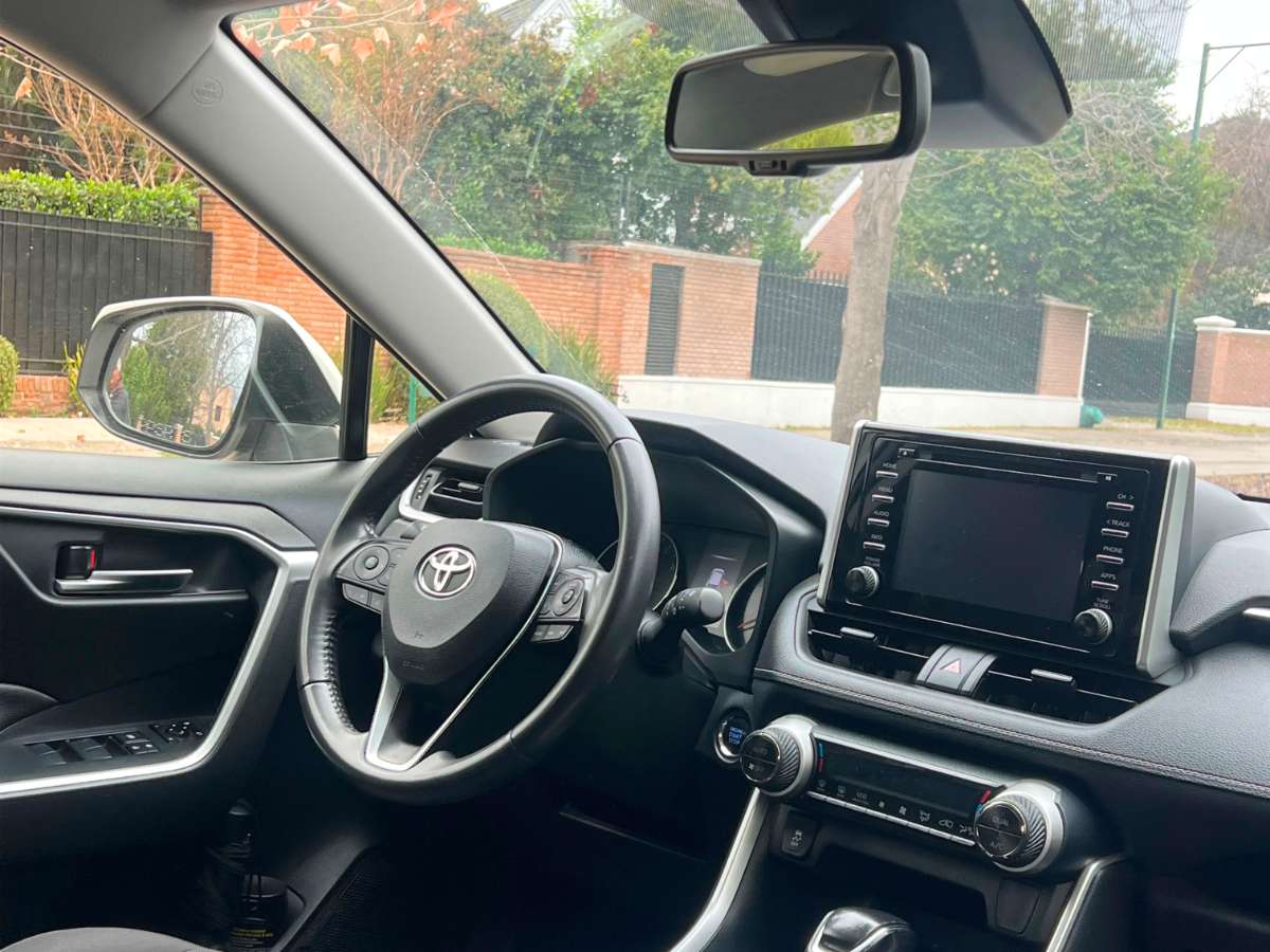 Toyota RAV4 — foto 5 de 7