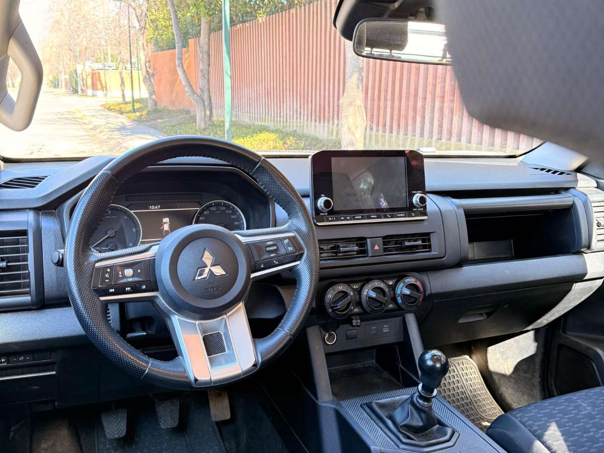Mitsubishi New L200 — foto 8 de 10