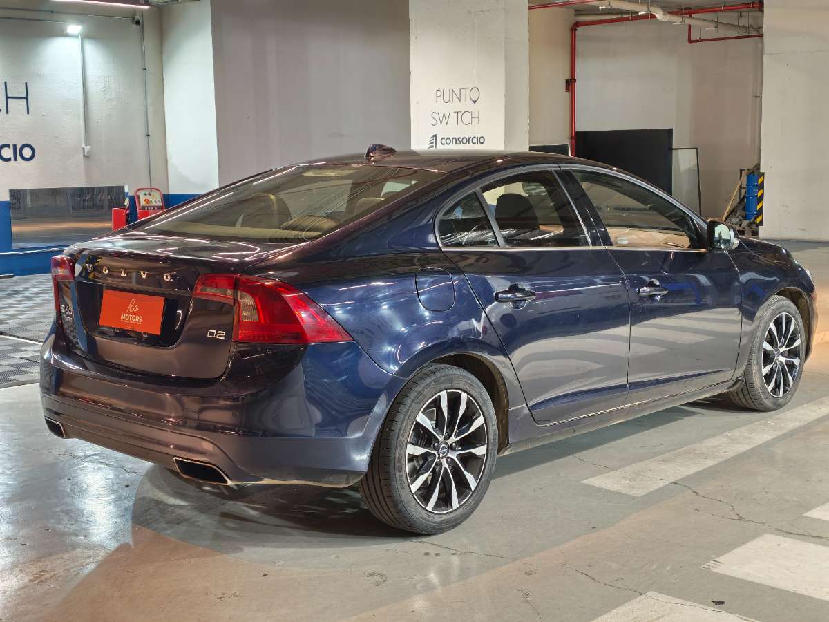 Volvo S60 D2 Comfort Aut — foto 4 de 9