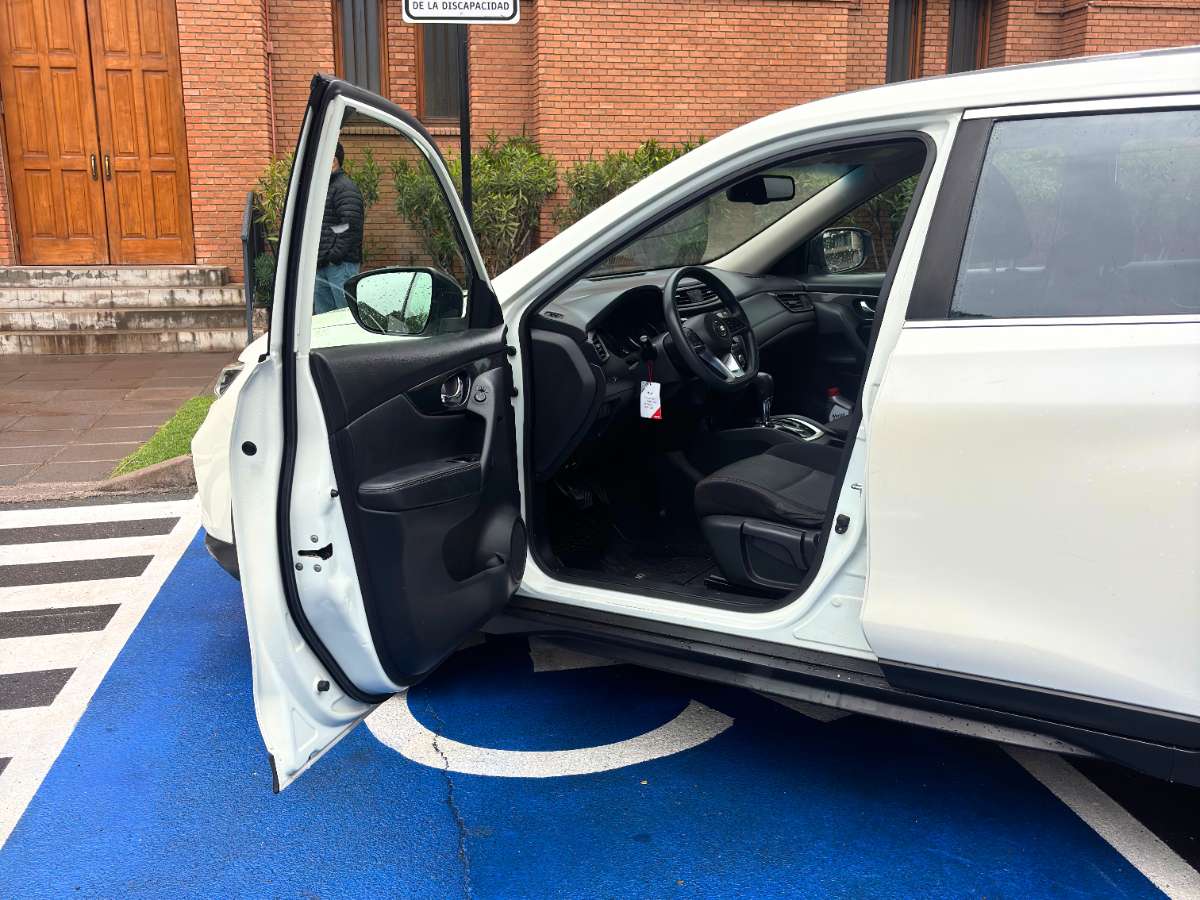 Nissan X-Trail — foto 7 de 10