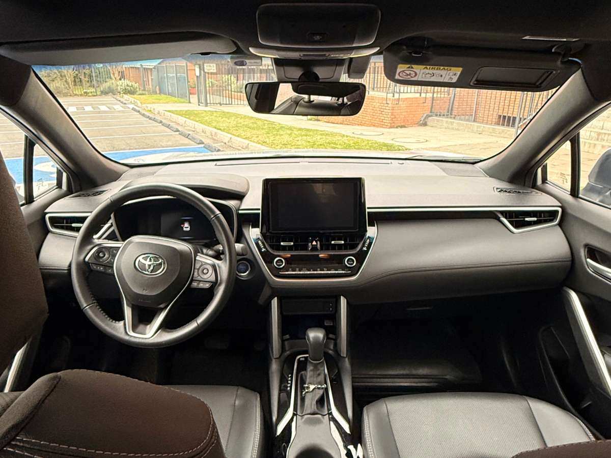 Toyota Corolla Cross — foto 8 de 10