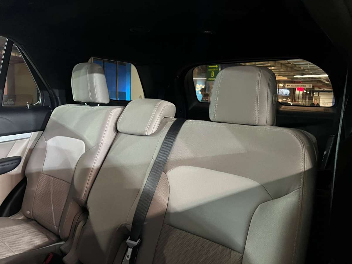 Ford Explorer — foto 20 de 21
