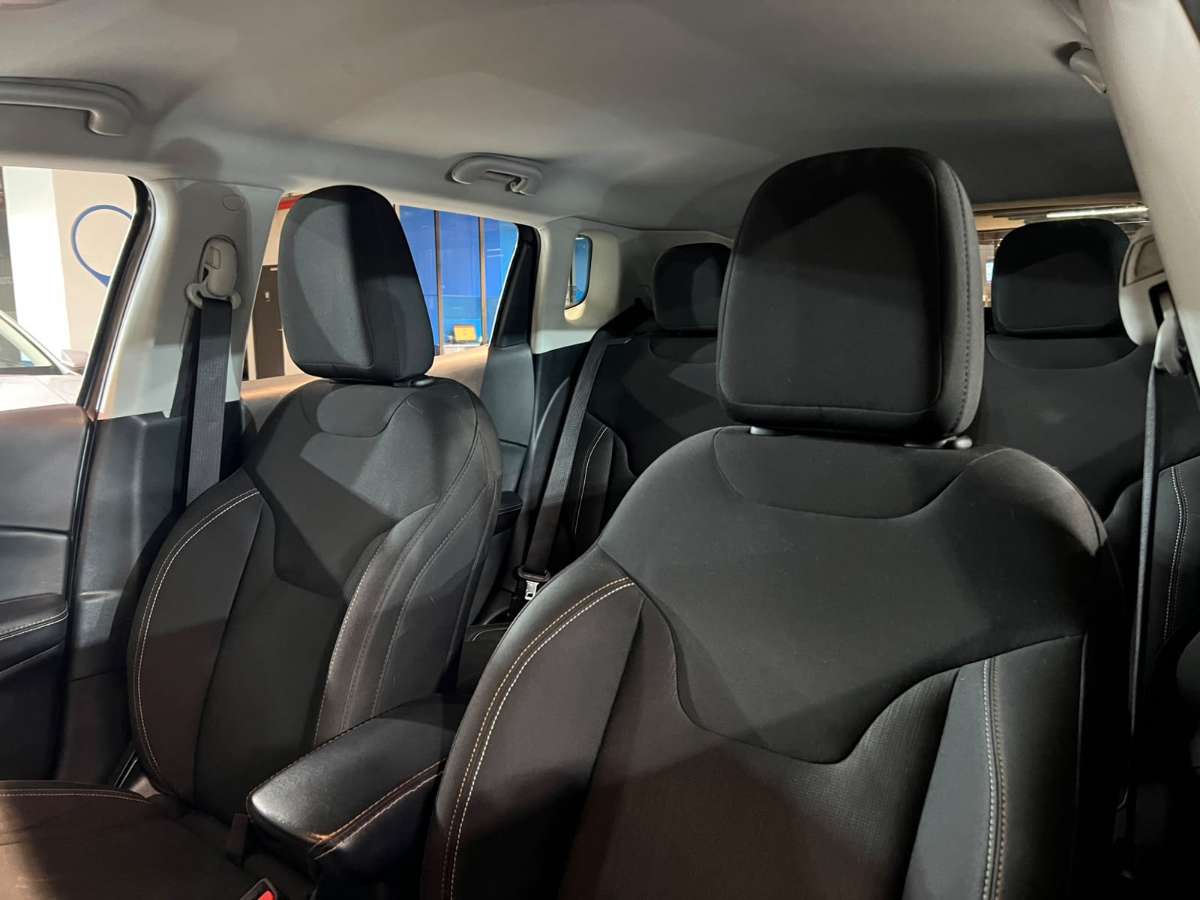 Jeep Compass — foto 20 de 21