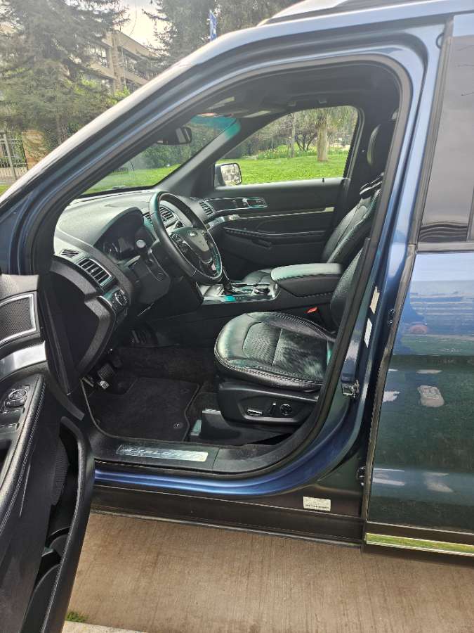 Ford Explorer — foto 11 de 23