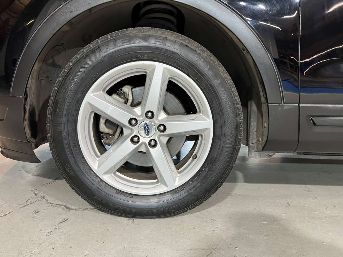 Ford Explorer — foto 8 de 21