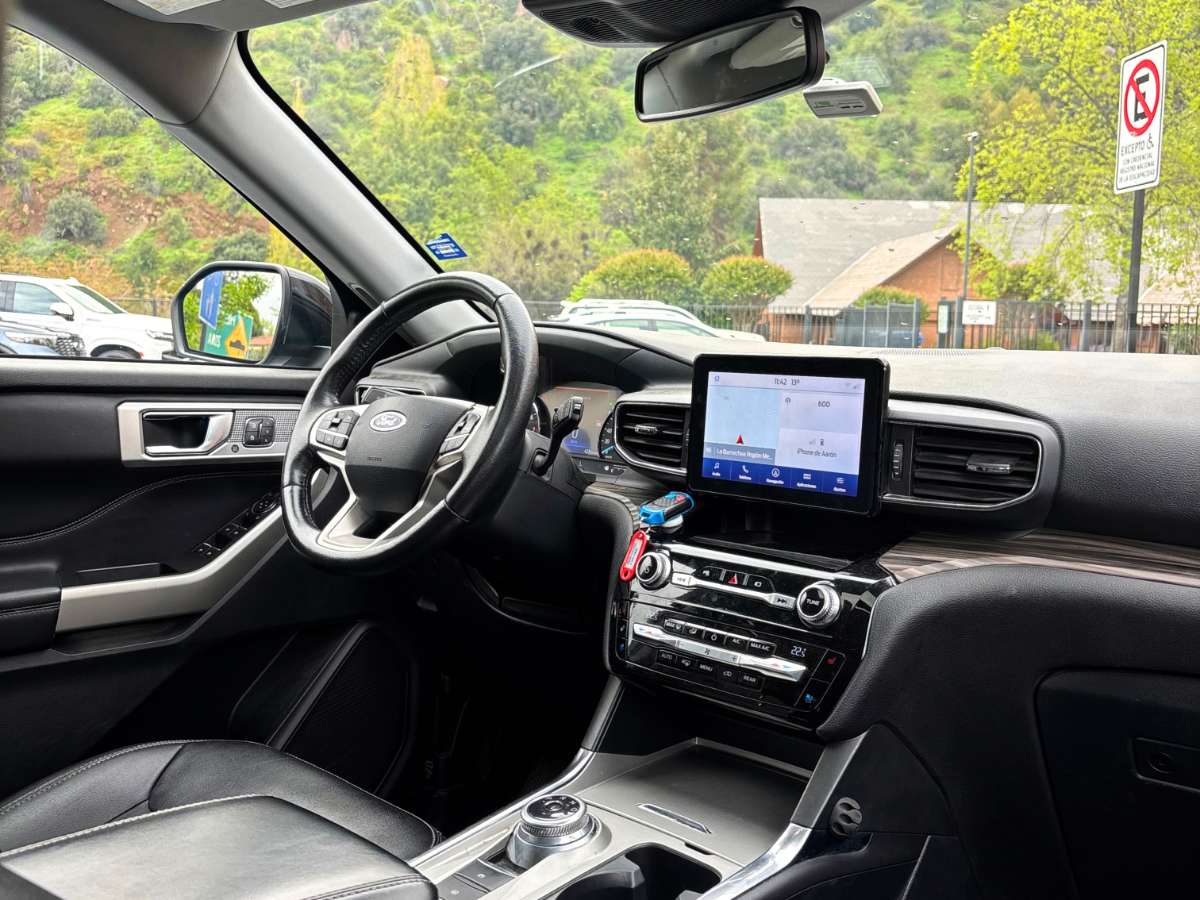 Ford Explorer — foto 9 de 9