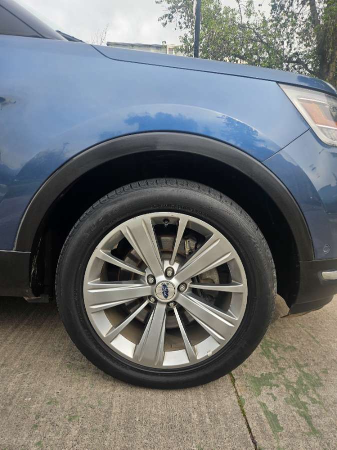 Ford Explorer — foto 5 de 23