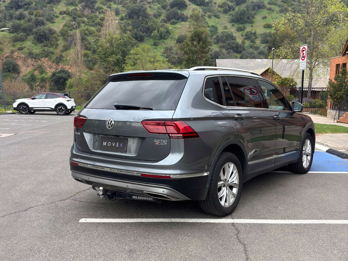 Volkswagen Tiguan — foto 4 de 10