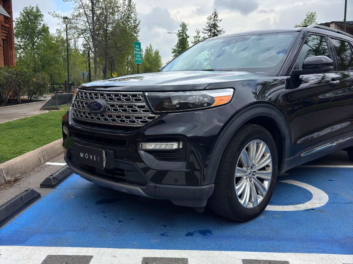 Ford Explorer — foto 2 de 9