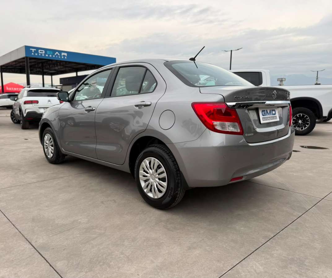 Suzuki Dzire — foto 7 de 17