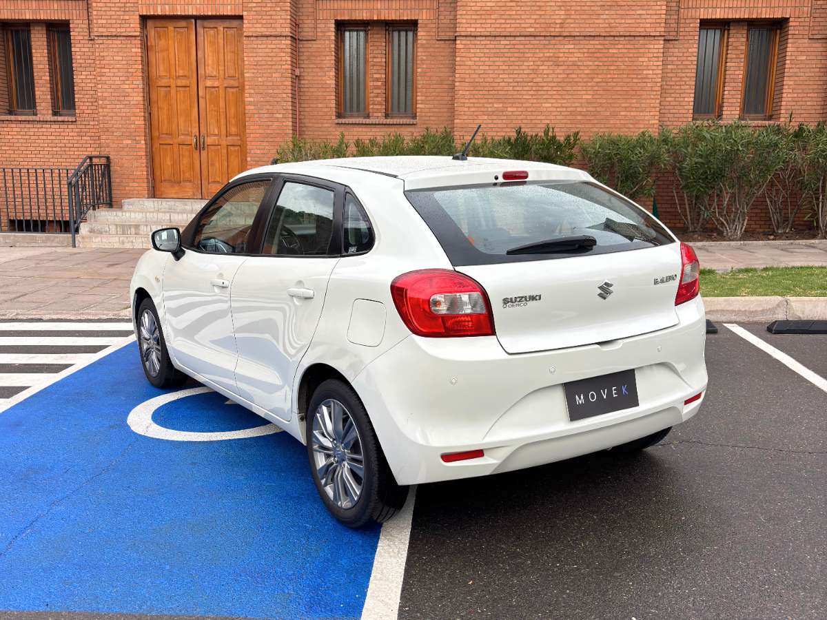 Suzuki Baleno — foto 6 de 10