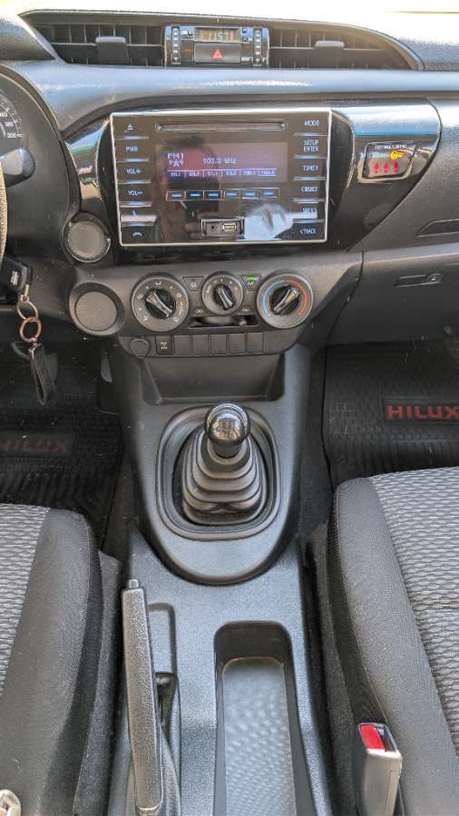 Toyota Hilux — foto 16 de 20