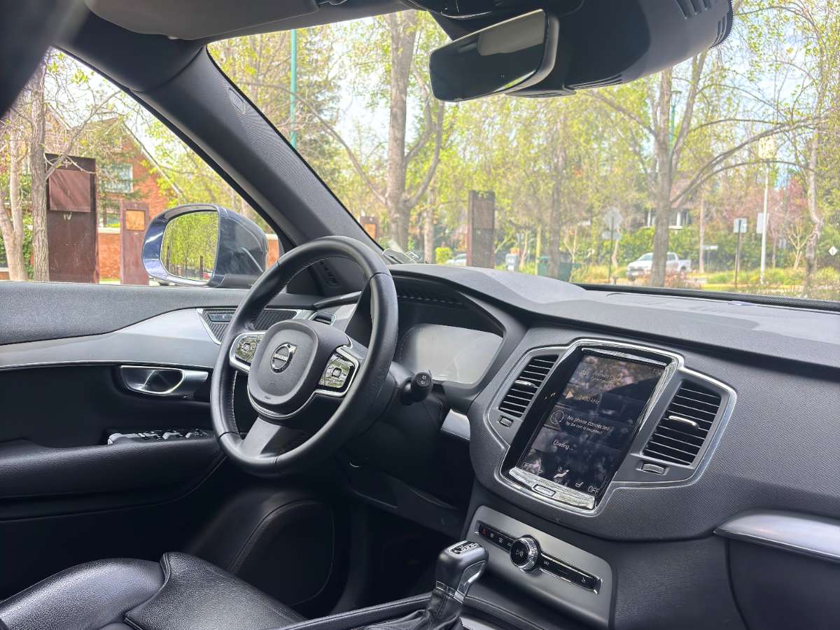 Volvo XC90 — foto 8 de 10