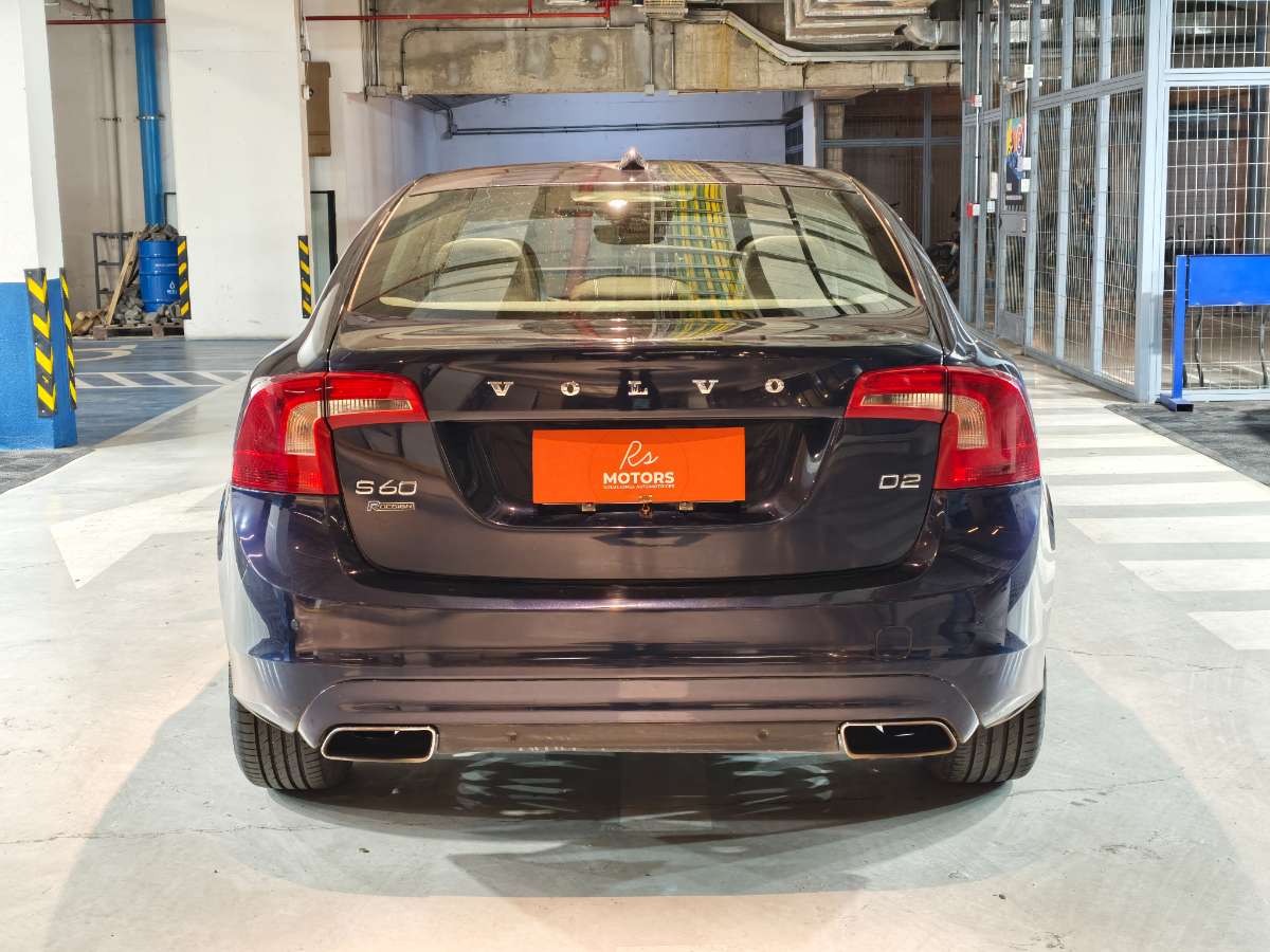 Volvo S60 D2 Comfort Aut — foto 5 de 9