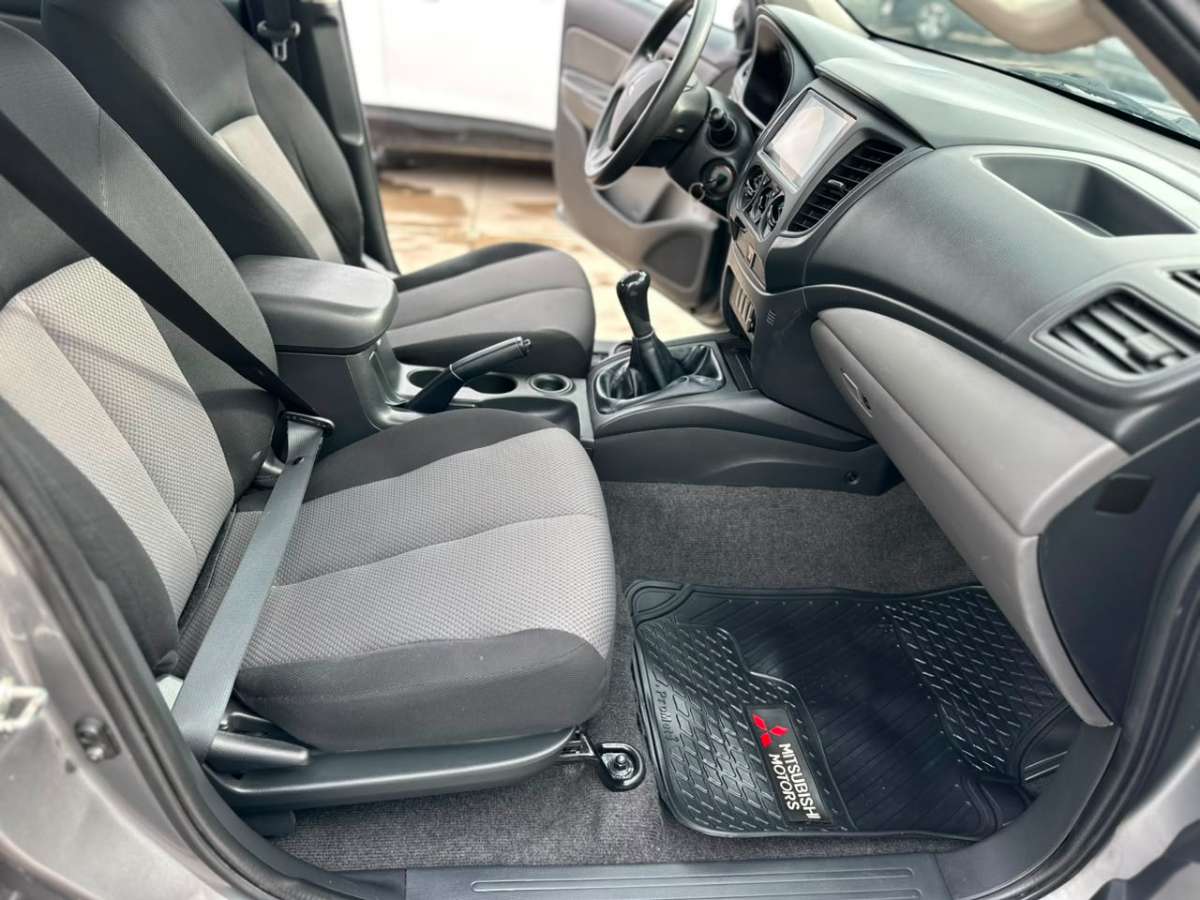 Mitsubishi L200 Work Cr Wf — foto 16 de 17