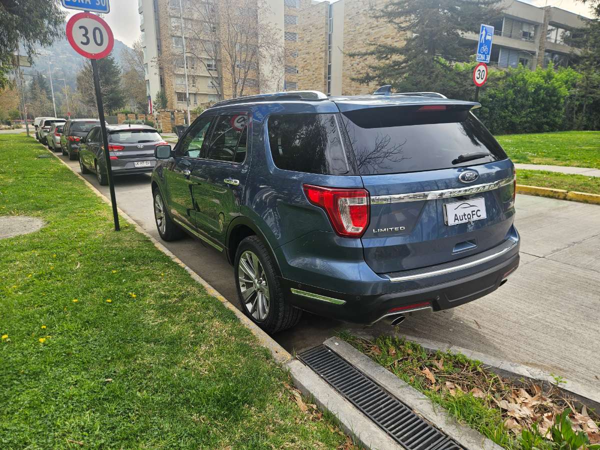 Ford Explorer — foto 8 de 23
