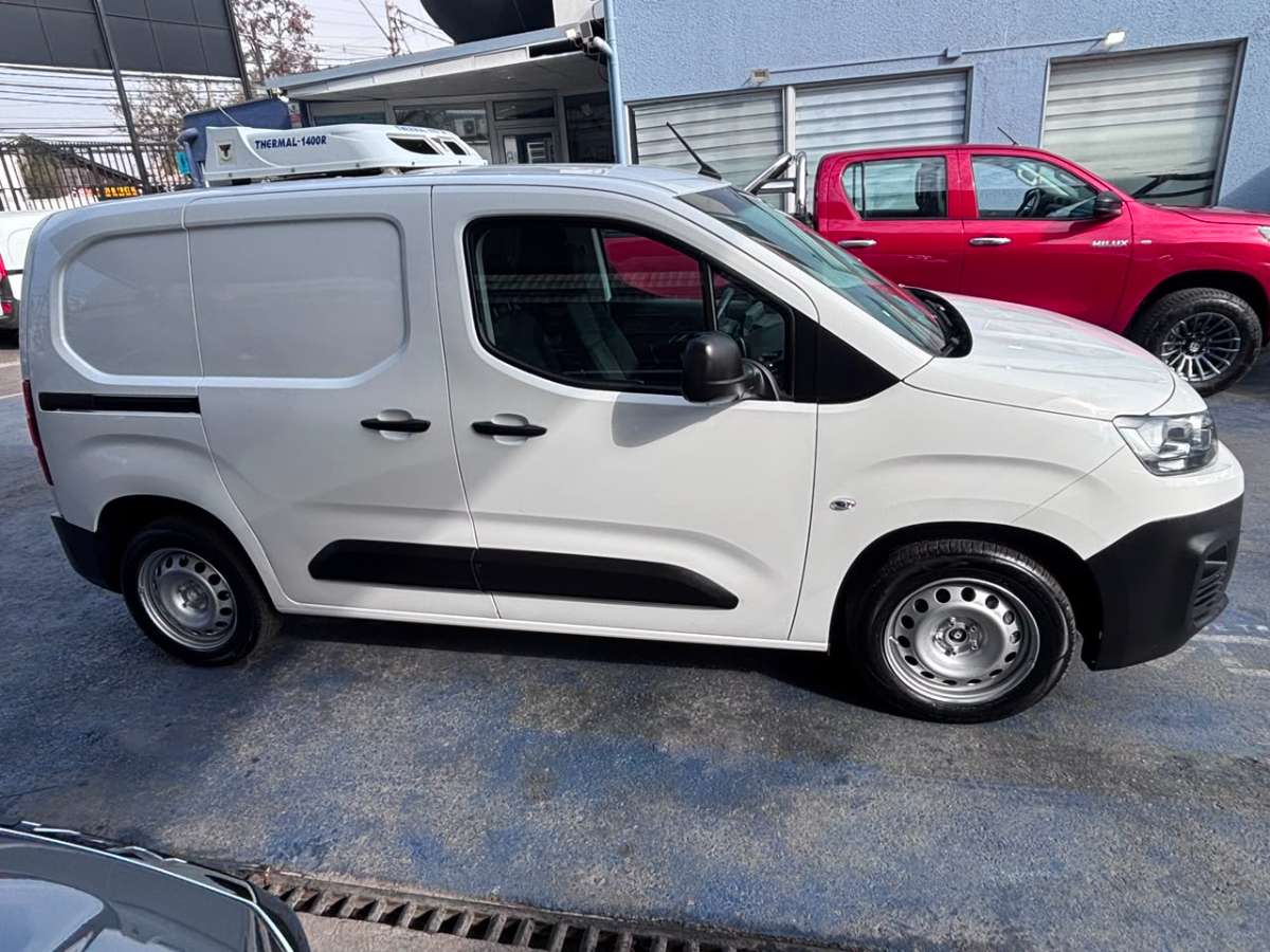 Citroën Berlingo K9 — foto 5 de 8