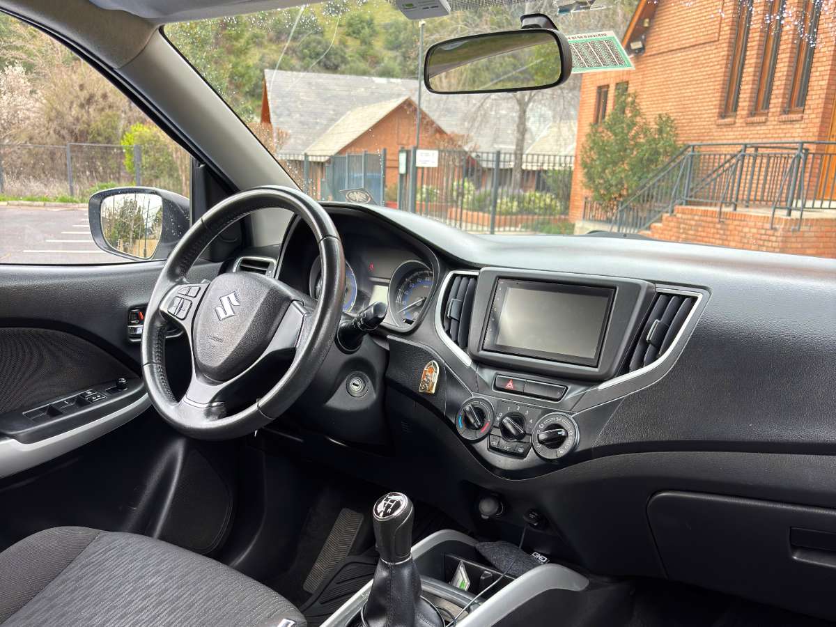 Suzuki Baleno — foto 10 de 10