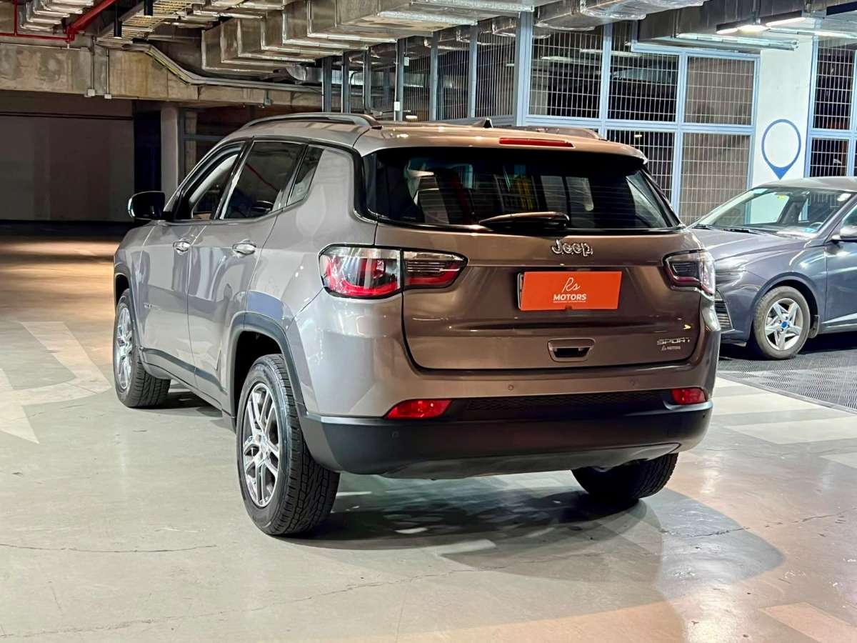 Jeep Compass — foto 6 de 21