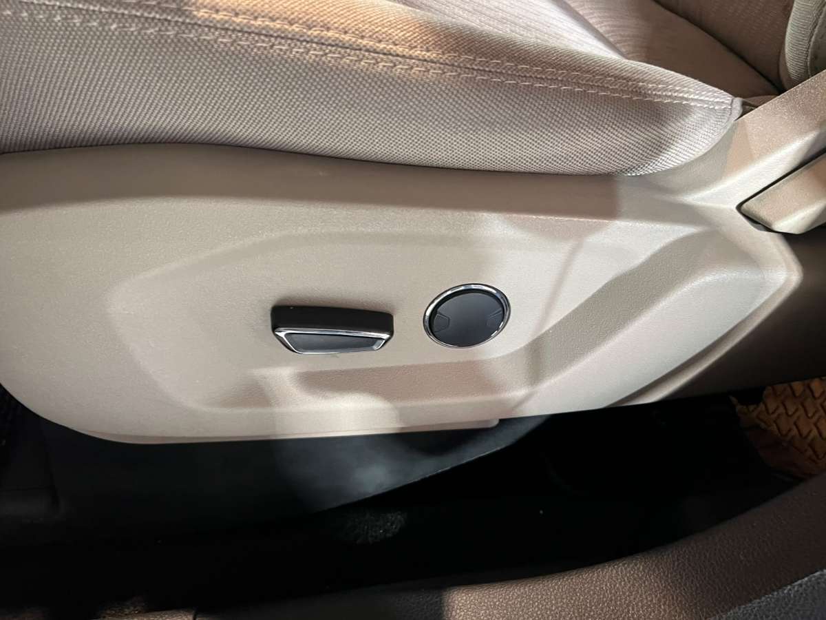 Ford Explorer — foto 19 de 21