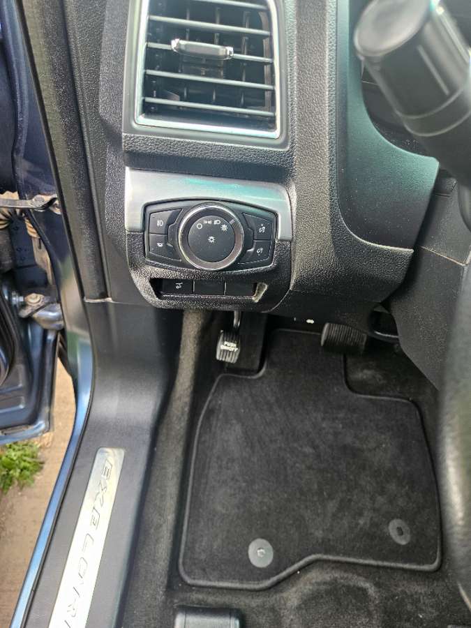 Ford Explorer — foto 13 de 23