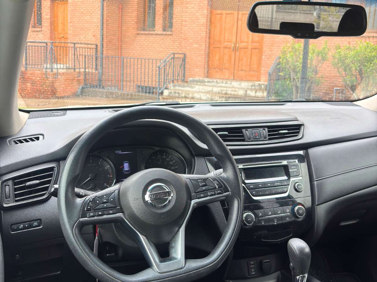 Nissan X-Trail — foto 8 de 10