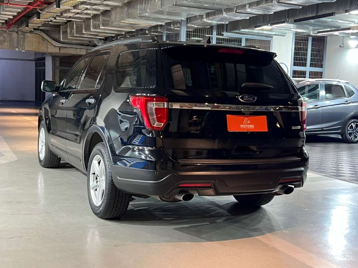 Ford Explorer — foto 6 de 21