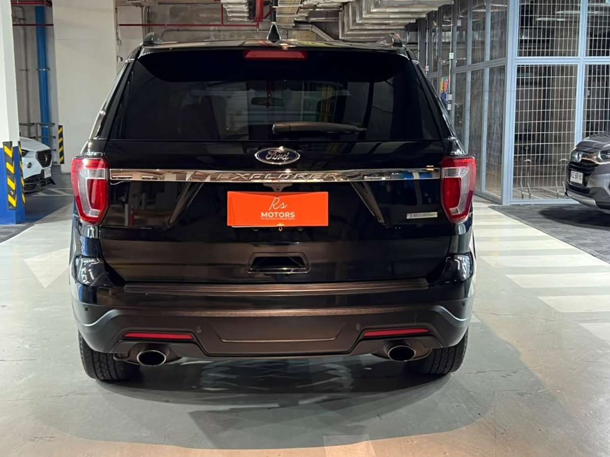 Ford Explorer — foto 5 de 21