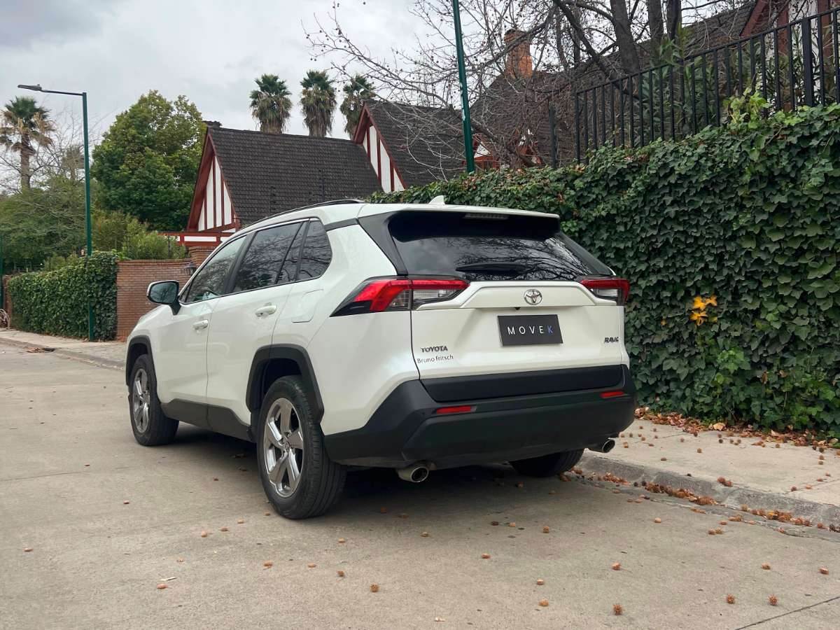 Toyota RAV4 — foto 3 de 7