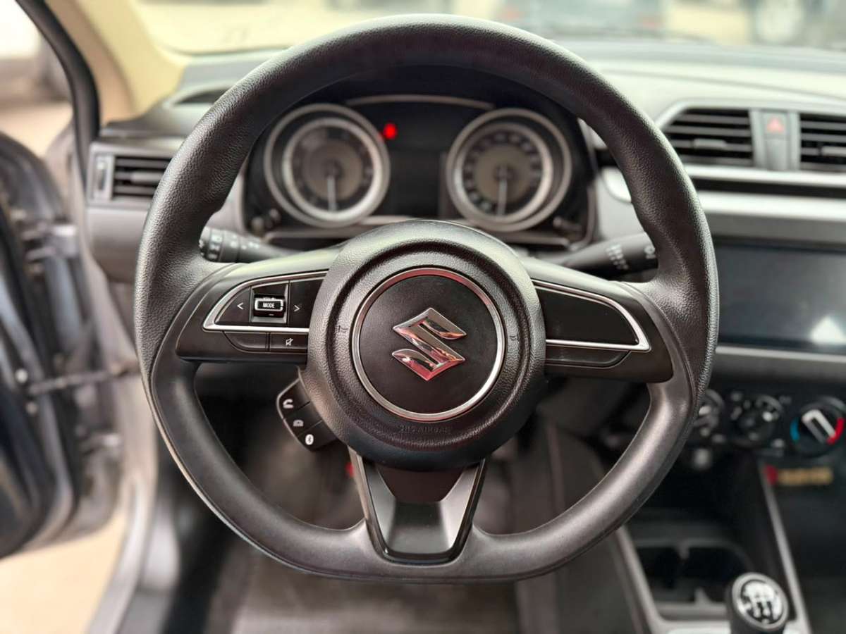 Suzuki Dzire — foto 11 de 17