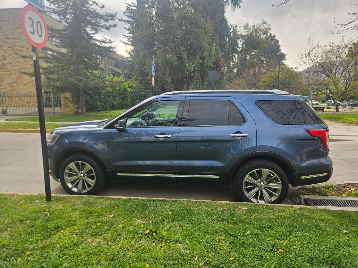 Ford Explorer — foto 9 de 23