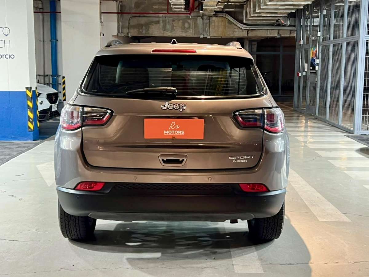 Jeep Compass — foto 5 de 21