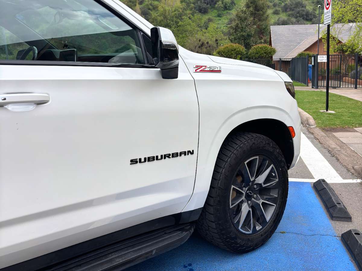 Chevrolet Suburban — foto 4 de 10