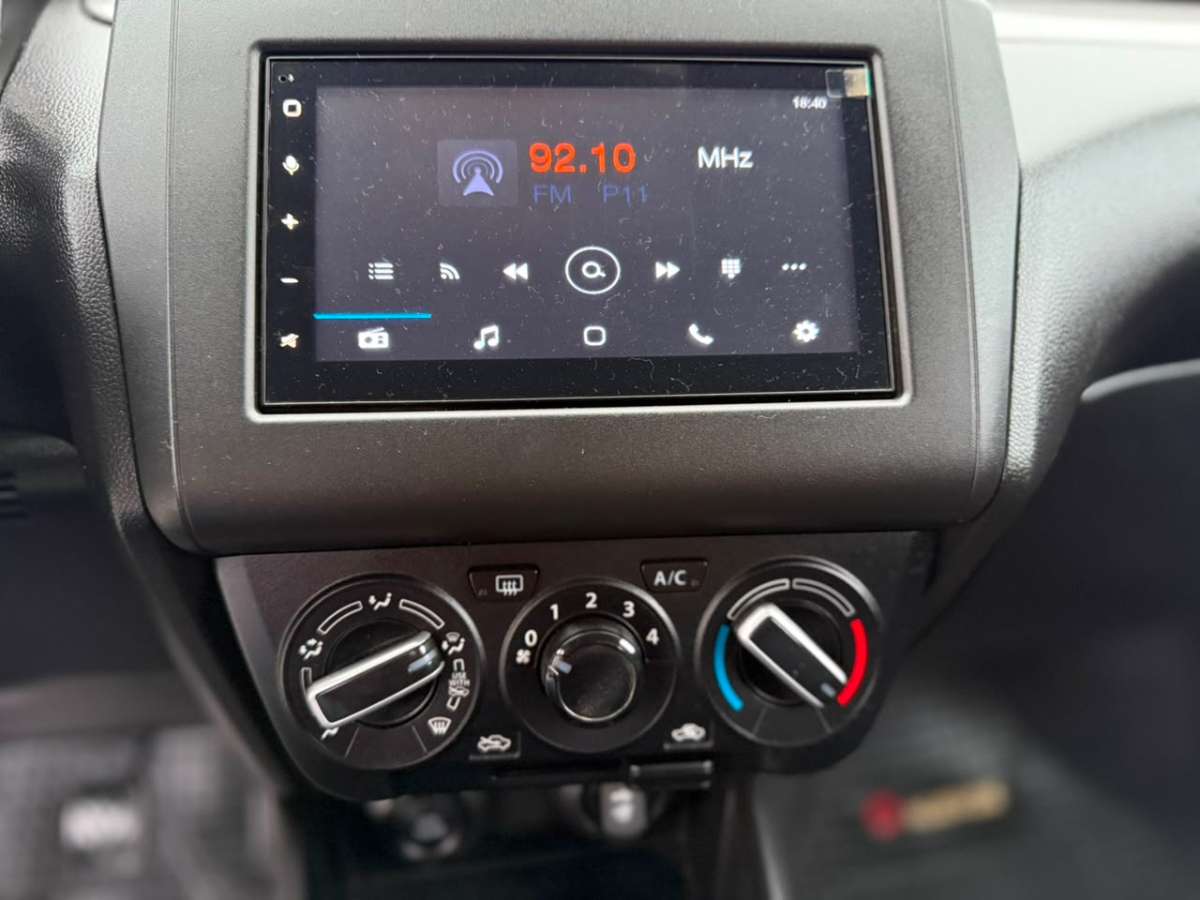 Suzuki Dzire — foto 13 de 17