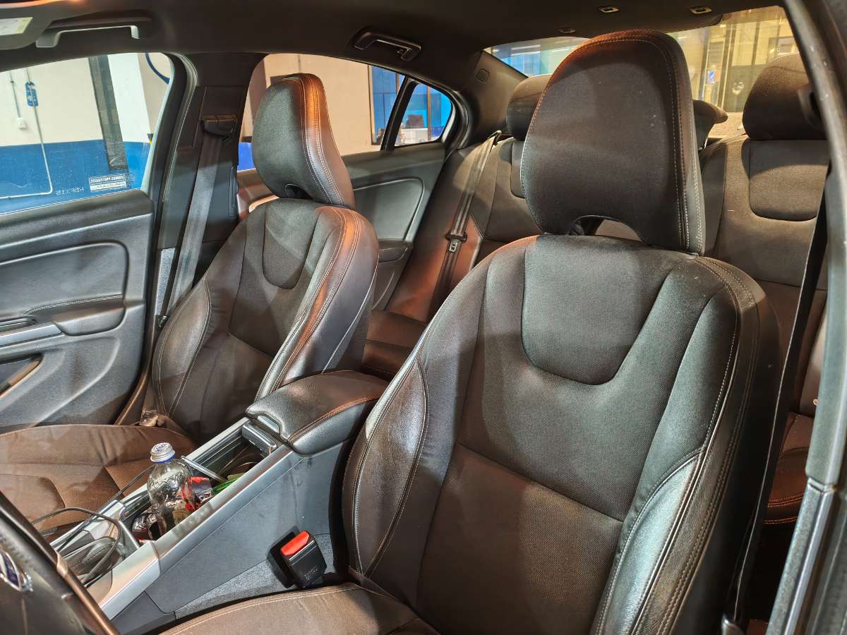 Volvo S60 D2 Comfort Aut — foto 9 de 9