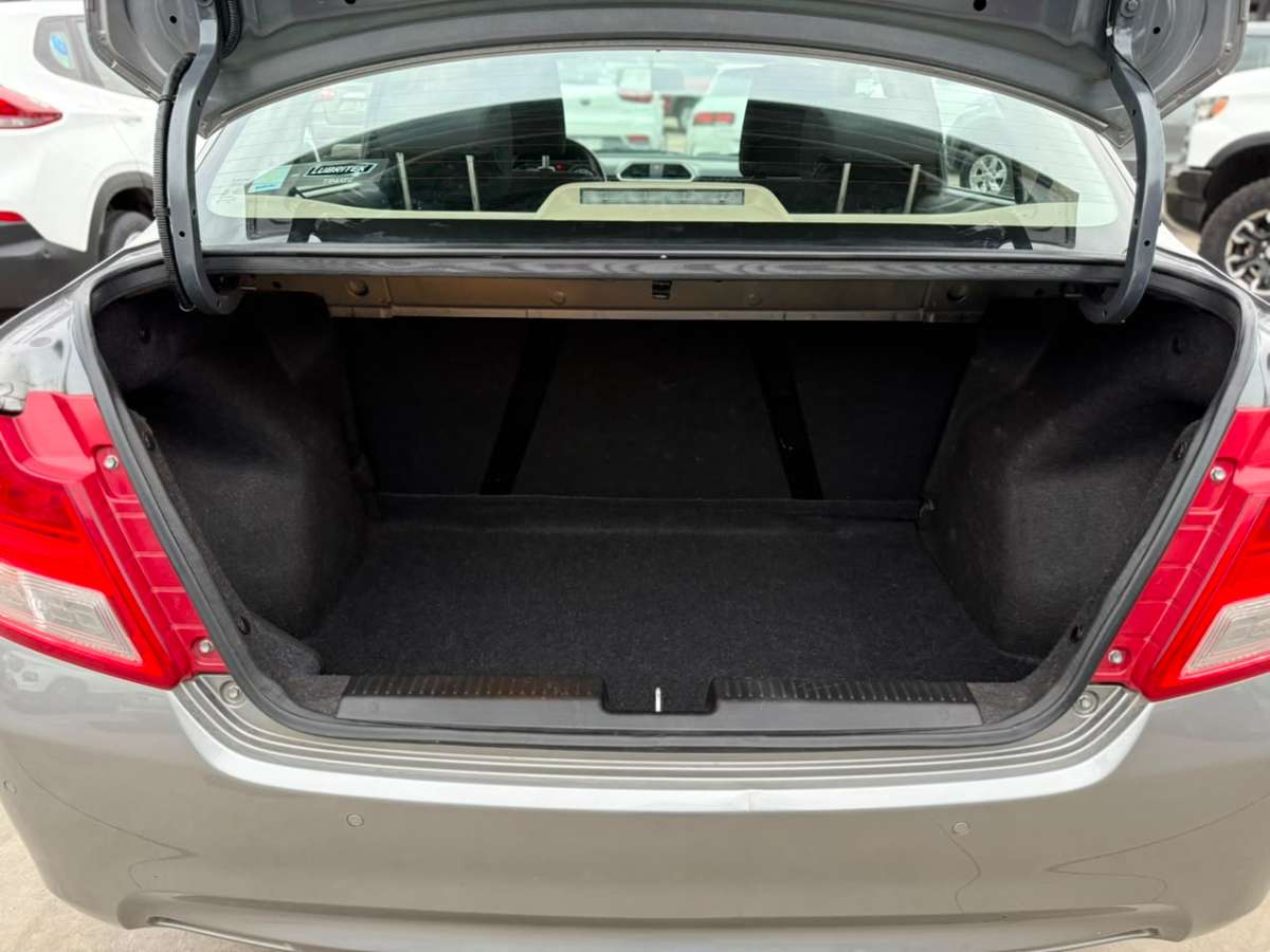 Suzuki Dzire — foto 16 de 17