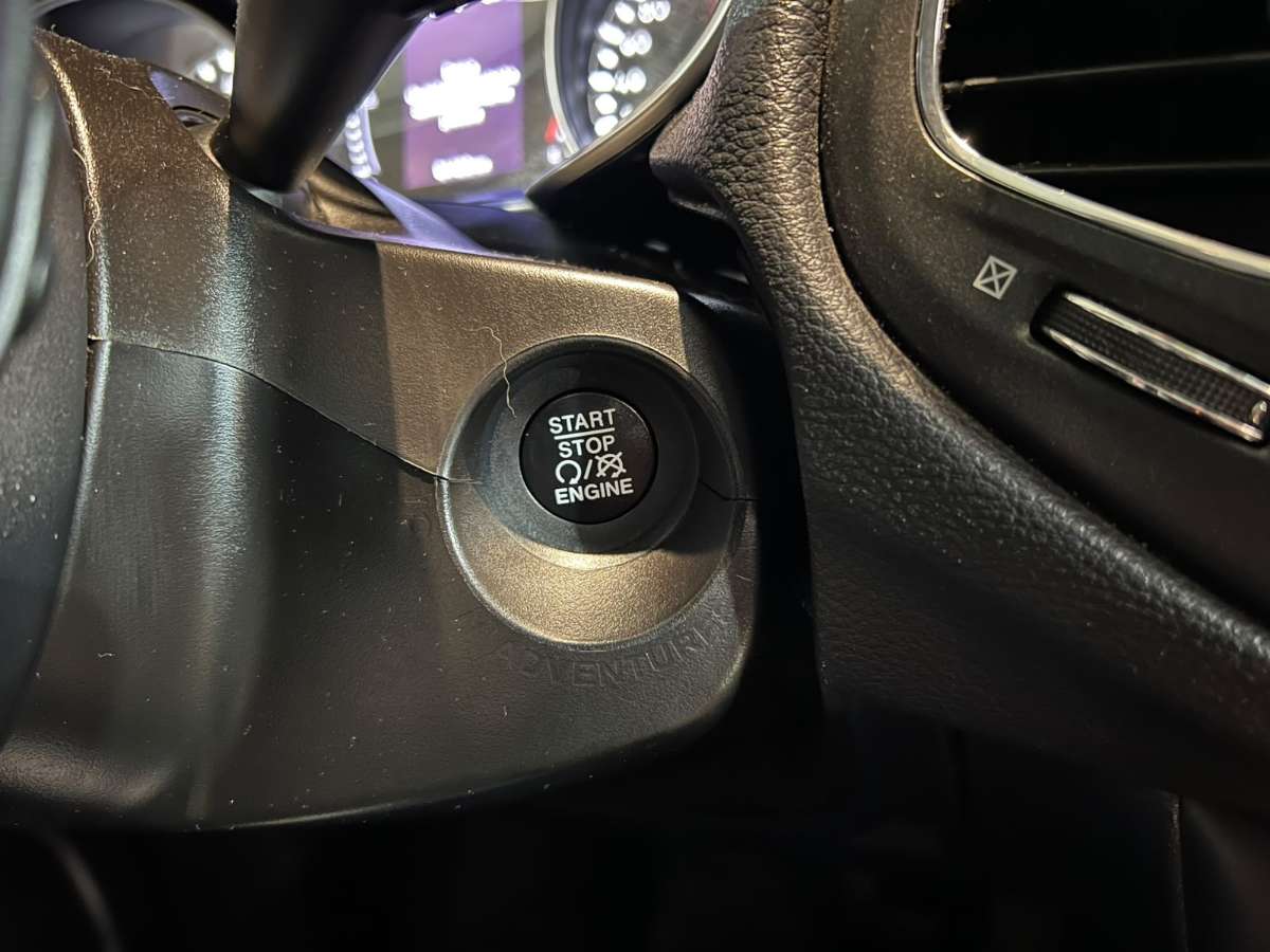 Jeep Compass — foto 13 de 21