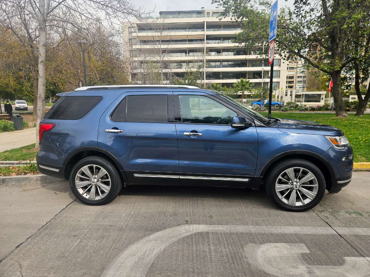 Ford Explorer — foto 4 de 23