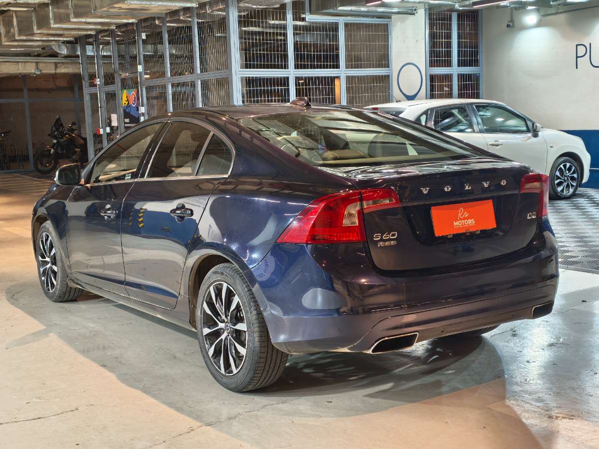 Volvo S60 D2 Comfort Aut — foto 6 de 9