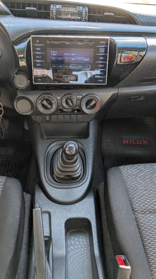 Toyota Hilux — foto 18 de 20