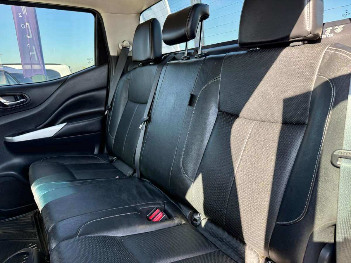 Nissan Np300 Navara — foto 16 de 19