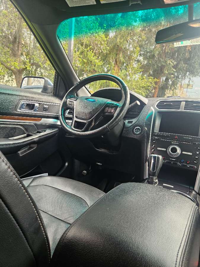 Ford Explorer — foto 15 de 23
