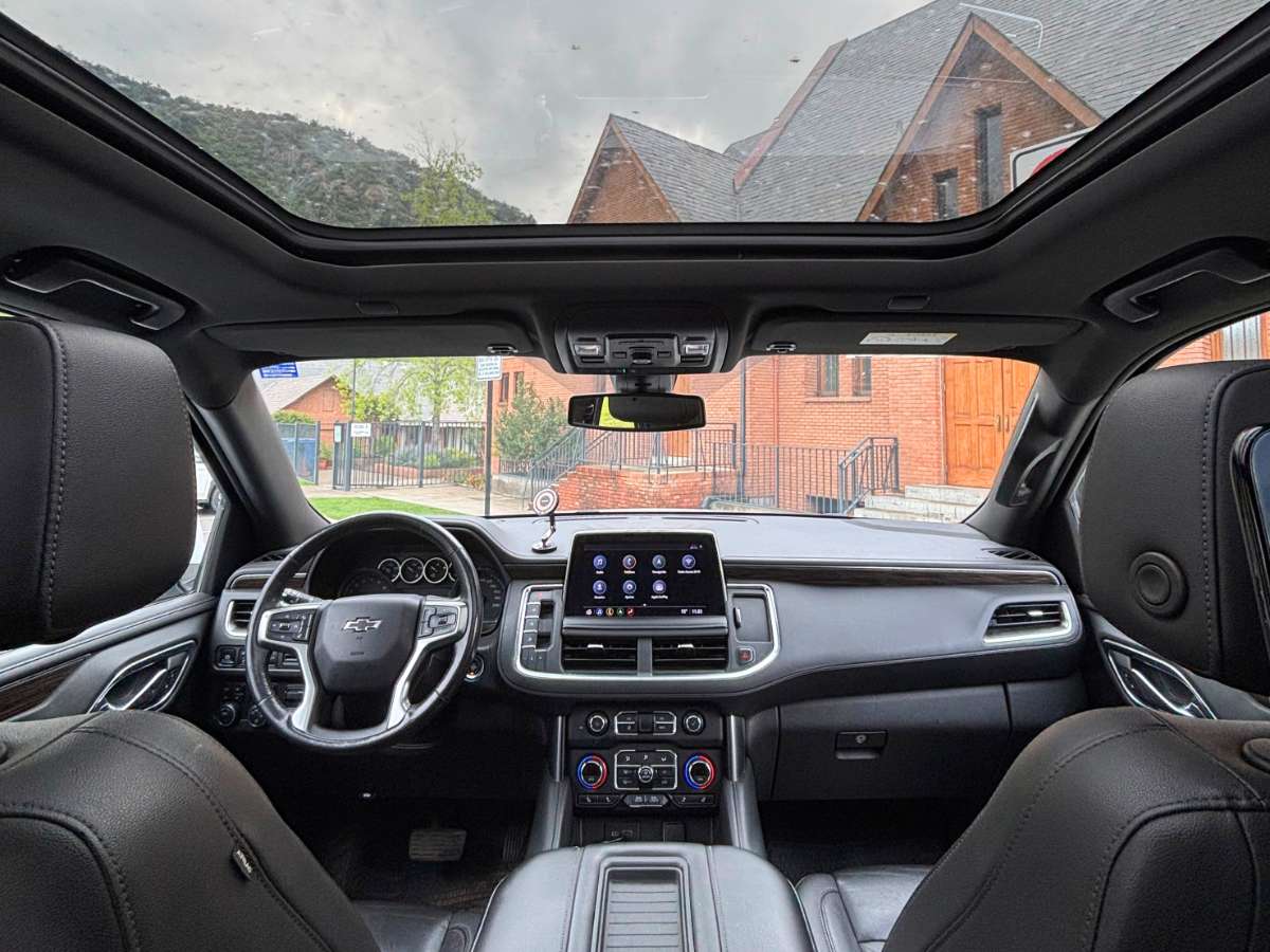 Chevrolet Suburban — foto 9 de 10