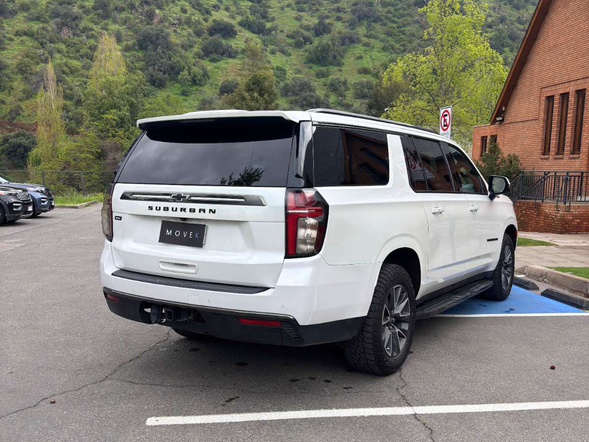 Chevrolet Suburban — foto 5 de 10