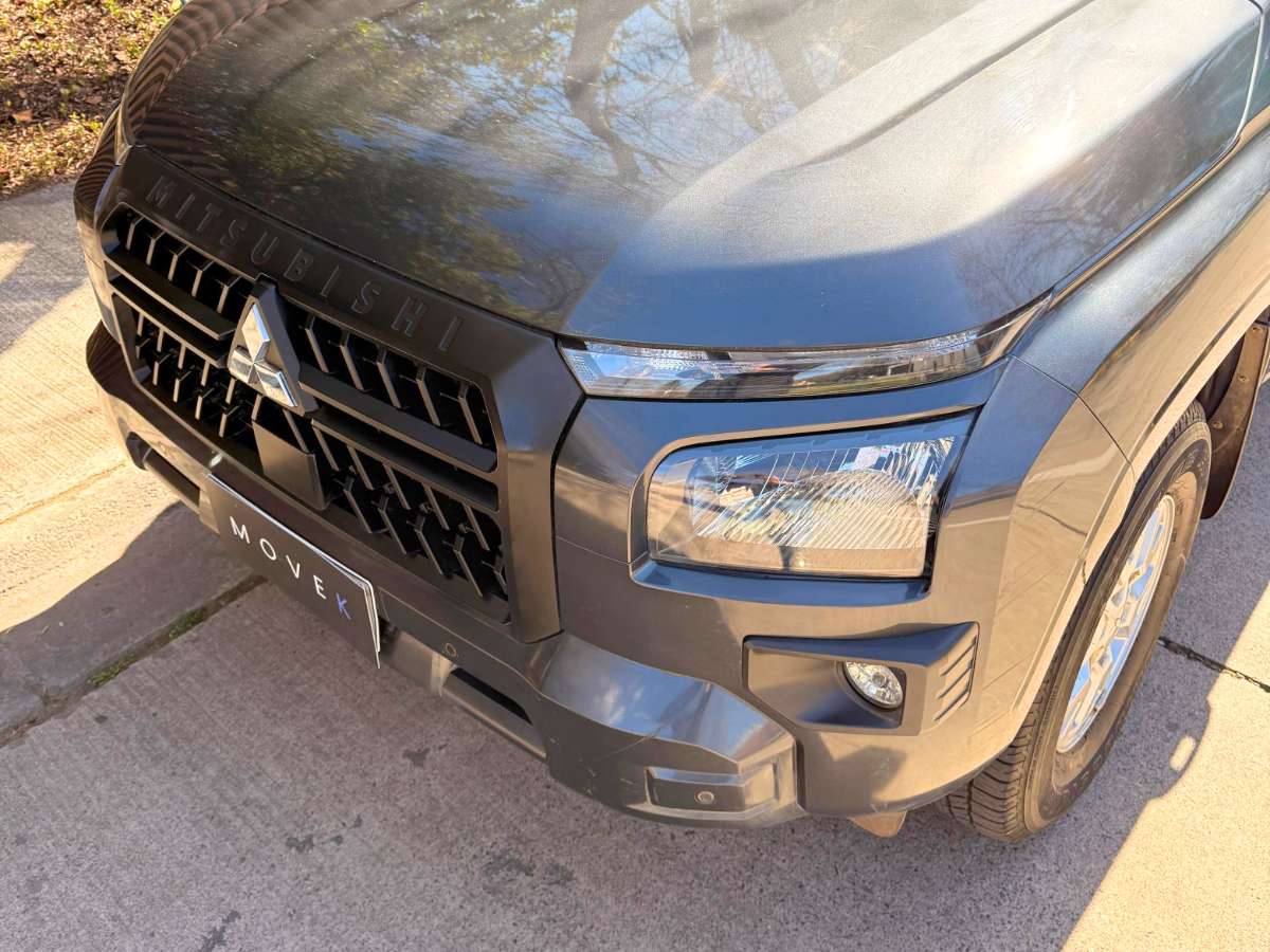 Mitsubishi New L200 — foto 2 de 10