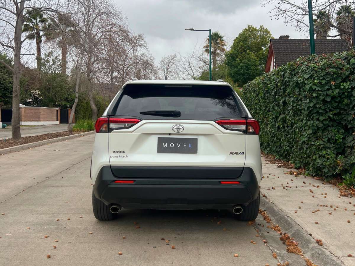 Toyota RAV4 — foto 4 de 7
